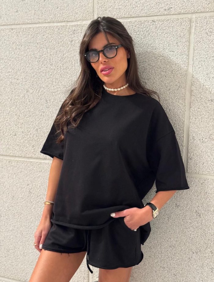 ⁦חליפת שורט אוברסייז⁩ – תמונה ⁦2⁩