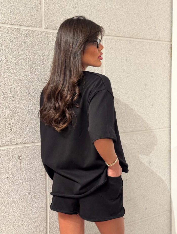 ⁦חליפת שורט אוברסייז⁩ – תמונה ⁦3⁩