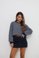⁦חליפת חצאית חולצת פסים⁩ – תמונה ⁦3⁩