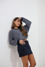 ⁦חליפת חצאית חולצת פסים⁩ – תמונה ⁦2⁩