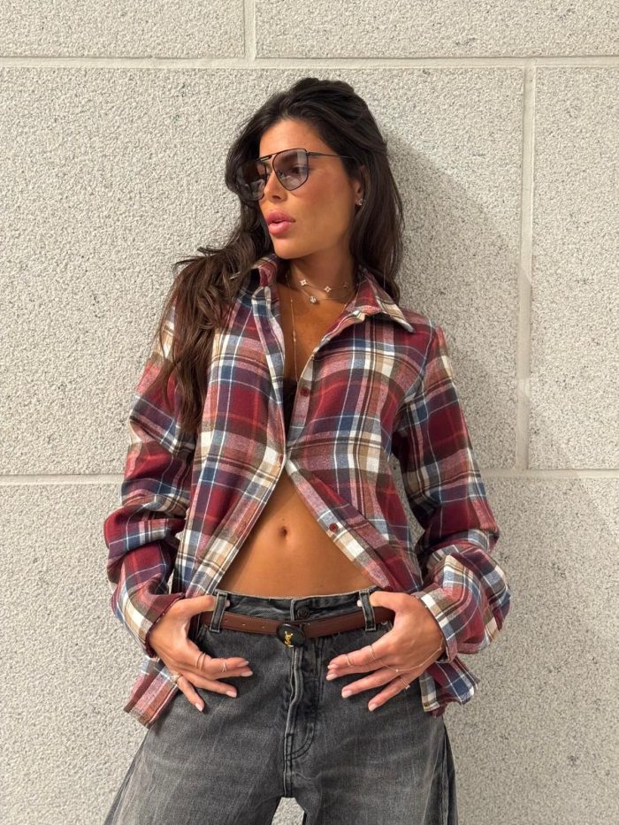 ⁦מכופתרת משבצות⁩ – תמונה ⁦1⁩