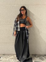 חליפת טופ חצאית עור – תמונה 3