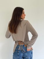 ⁦חולצת קשירה בגב⁩ – תמונה ⁦2⁩