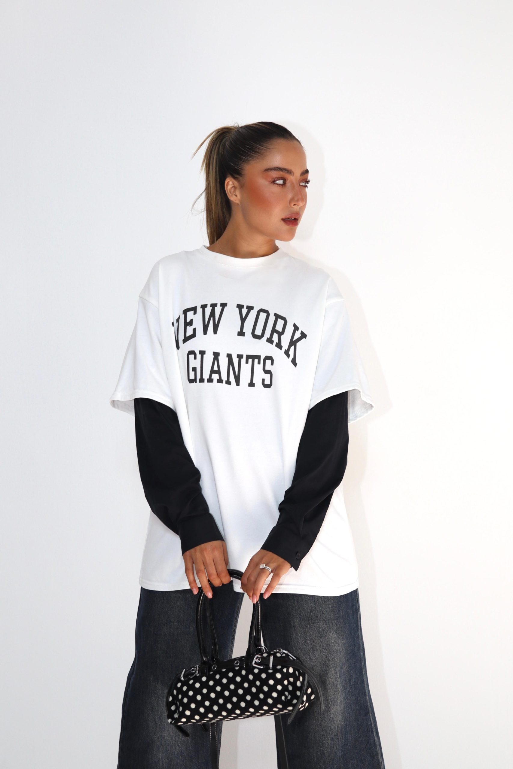 48f167d9-85a9-4f83-8ca2-715ee286d089-2 חולצת כיתוב שרוול כפול – תמונה 6