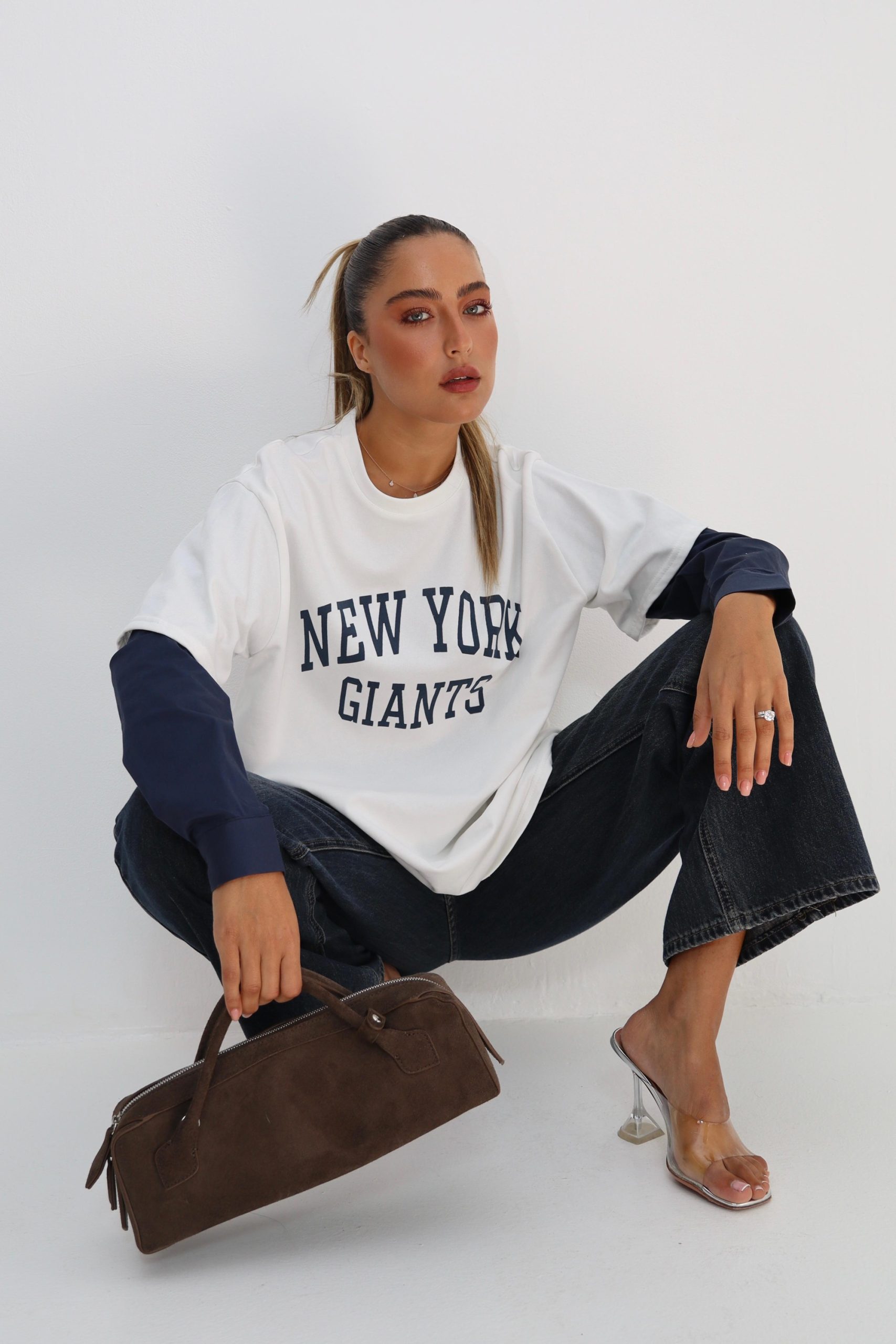 56ab1bd2-0ca3-4075-9439-14abc6870371-2 חולצת כיתוב שרוול כפול – תמונה 2