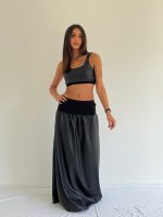 חליפת טופ חצאית עור – תמונה 4