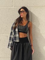 חליפת טופ חצאית עור – תמונה 4