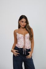 ⁦מחוך פרחים⁩ – תמונה ⁦2⁩