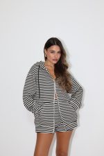 חליפת קפוצ׳ון פסים שורט – תמונה 2