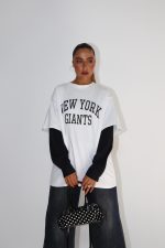 חולצת כיתוב שרוול כפול