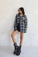 חולצת משבצות שילוב ג׳ינס – תמונה 9