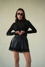 שורט עור תחרה