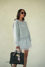 ⁦חליפת חצאית תחרה⁩ – תמונה ⁦6⁩