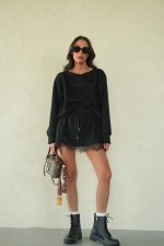 ⁦חליפת חצאית תחרה⁩ – תמונה ⁦3⁩