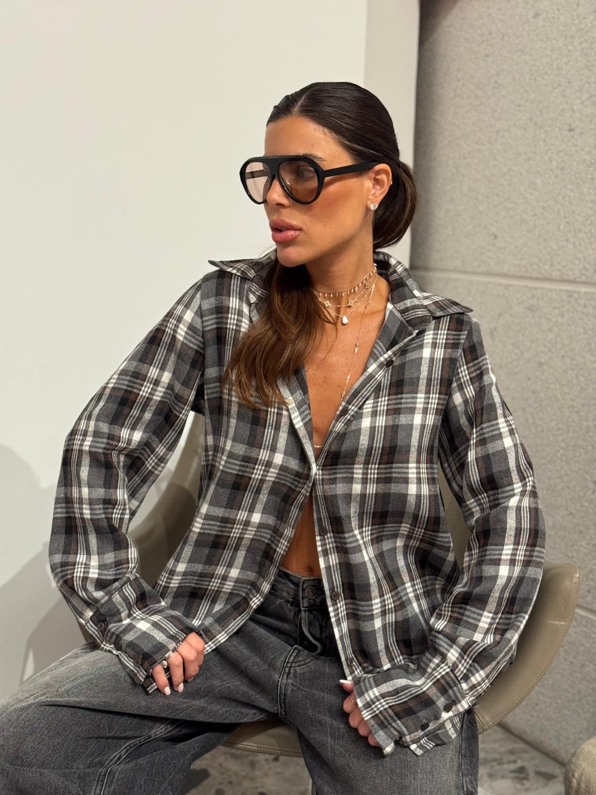 37c27a75-14a1-40b3-8330-b95055603083 מכופתרת משבצות – תמונה 1