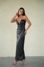 ⁦שמלת עור וי⁩ – תמונה ⁦5⁩