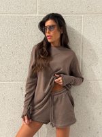 ⁦חליפת שורט אוברסייז⁩ – תמונה ⁦2⁩