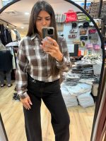 ⁦מכופתרת משבצות פולו⁩ – תמונה ⁦2⁩