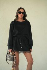 ⁦חליפת חצאית תחרה⁩ – תמונה ⁦4⁩