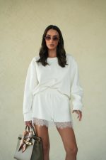 ⁦חליפת חצאית תחרה⁩ – תמונה ⁦2⁩