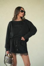 חליפת חצאית תחרה