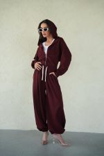 חליפת קפוצ׳ון שרוך לבן