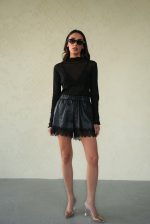 ⁦שורט עור תחרה⁩ – תמונה ⁦2⁩