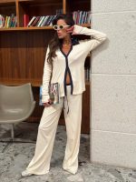 חליפת צווארון כפתורים