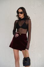 ⁦שורט קטיפה V⁩ – תמונה ⁦6⁩