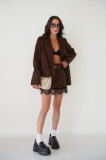 ⁦חליפת חצאית שילוב תחרה⁩ – תמונה ⁦2⁩