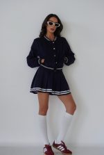 ⁦חליפת חצאית כפתורים זהב⁩ – תמונה ⁦9⁩