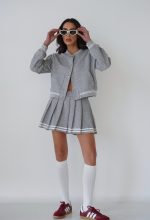 ⁦חליפת חצאית כפתורים זהב⁩ – תמונה ⁦10⁩