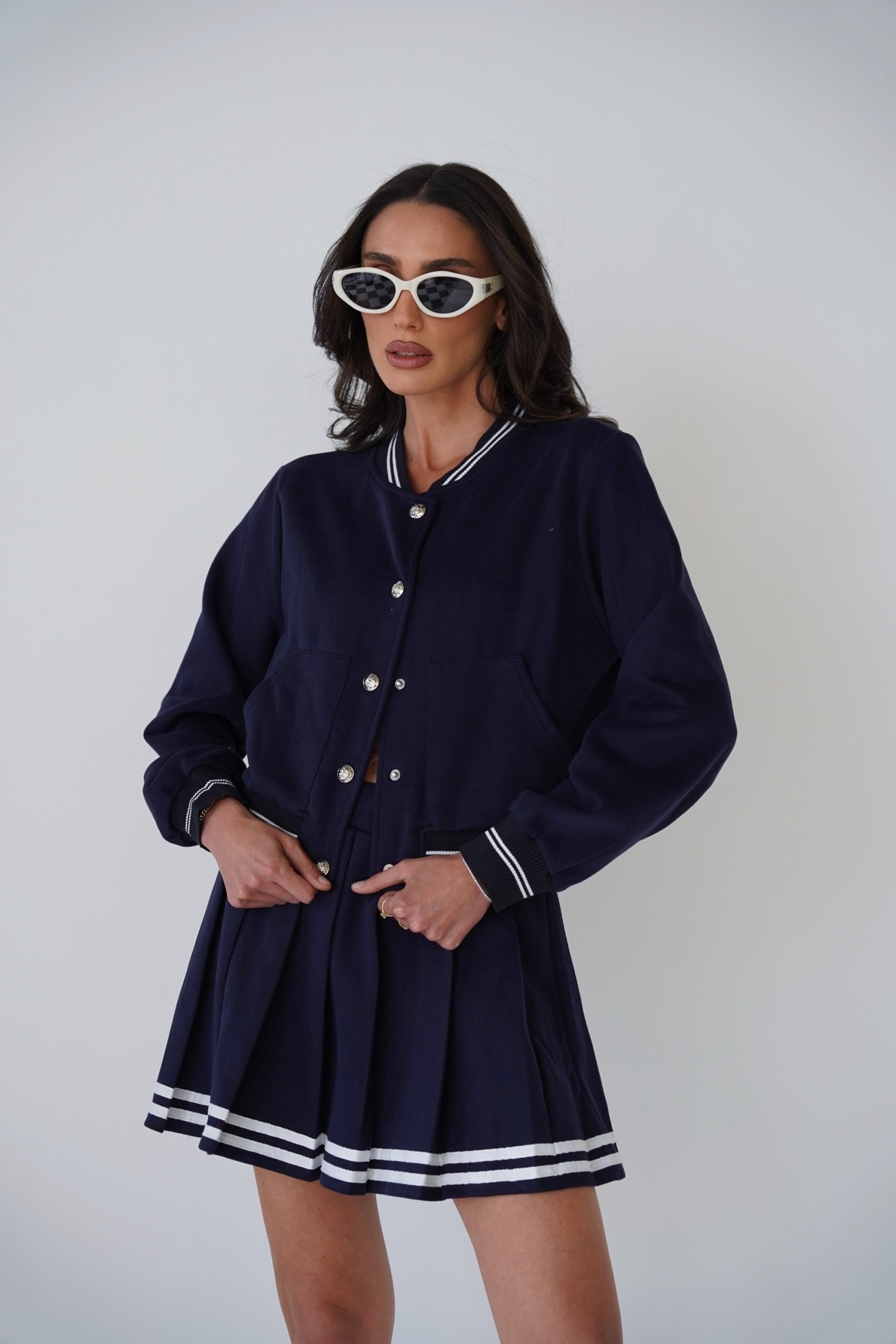 photo-2025-11-18-08-44-16-2 חליפת חצאית כפתורים זהב – תמונה 1