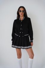 ⁦חליפת חצאית כפתורים זהב⁩ – תמונה ⁦2⁩