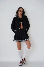 ⁦חליפת חצאית כפתורים זהב⁩ – תמונה ⁦4⁩