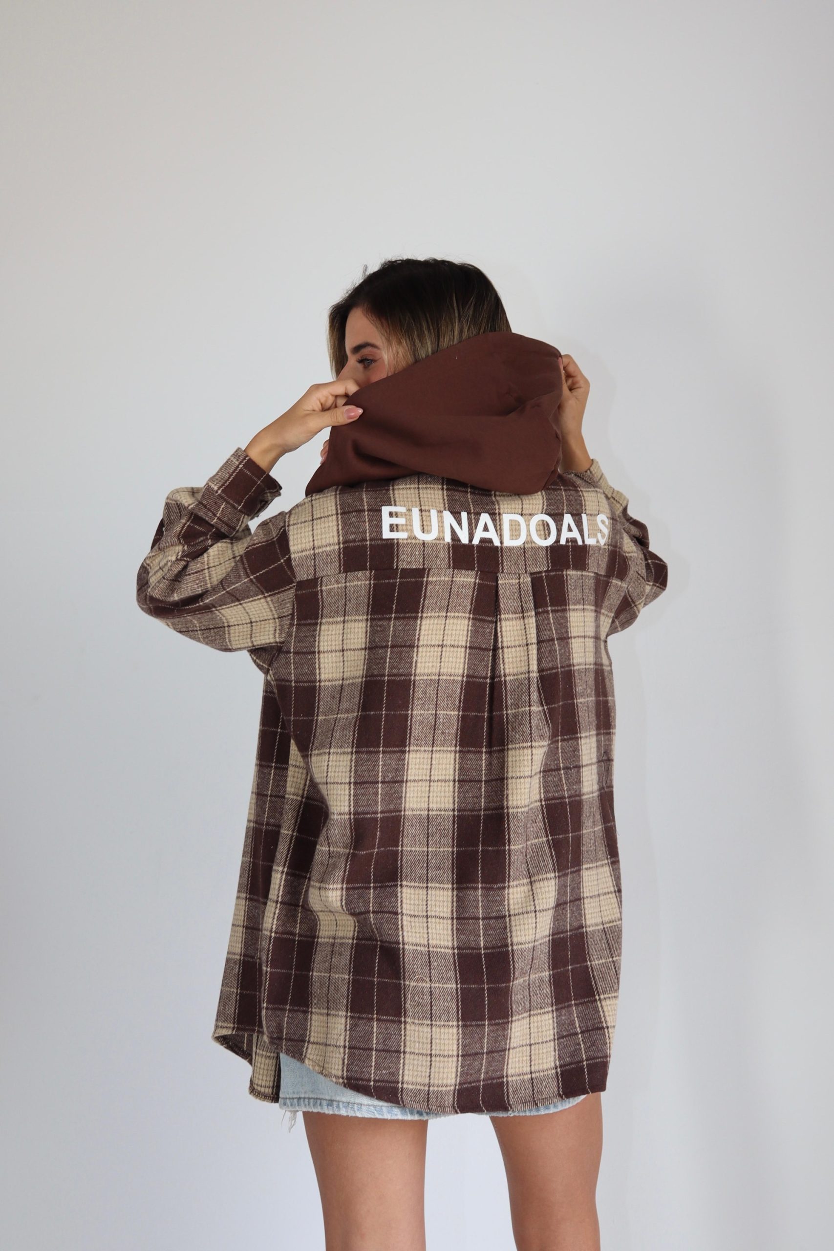 0a69a75f-0af4-4294-93b7-90f76d4da11f ג׳קט משבצות כיתוב גב – תמונה 1