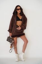 ⁦חליפת חצאית פס פרווה⁩ – תמונה ⁦4⁩