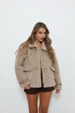 ⁦ג׳קט אוברסייז פרווה⁩ – תמונה ⁦8⁩