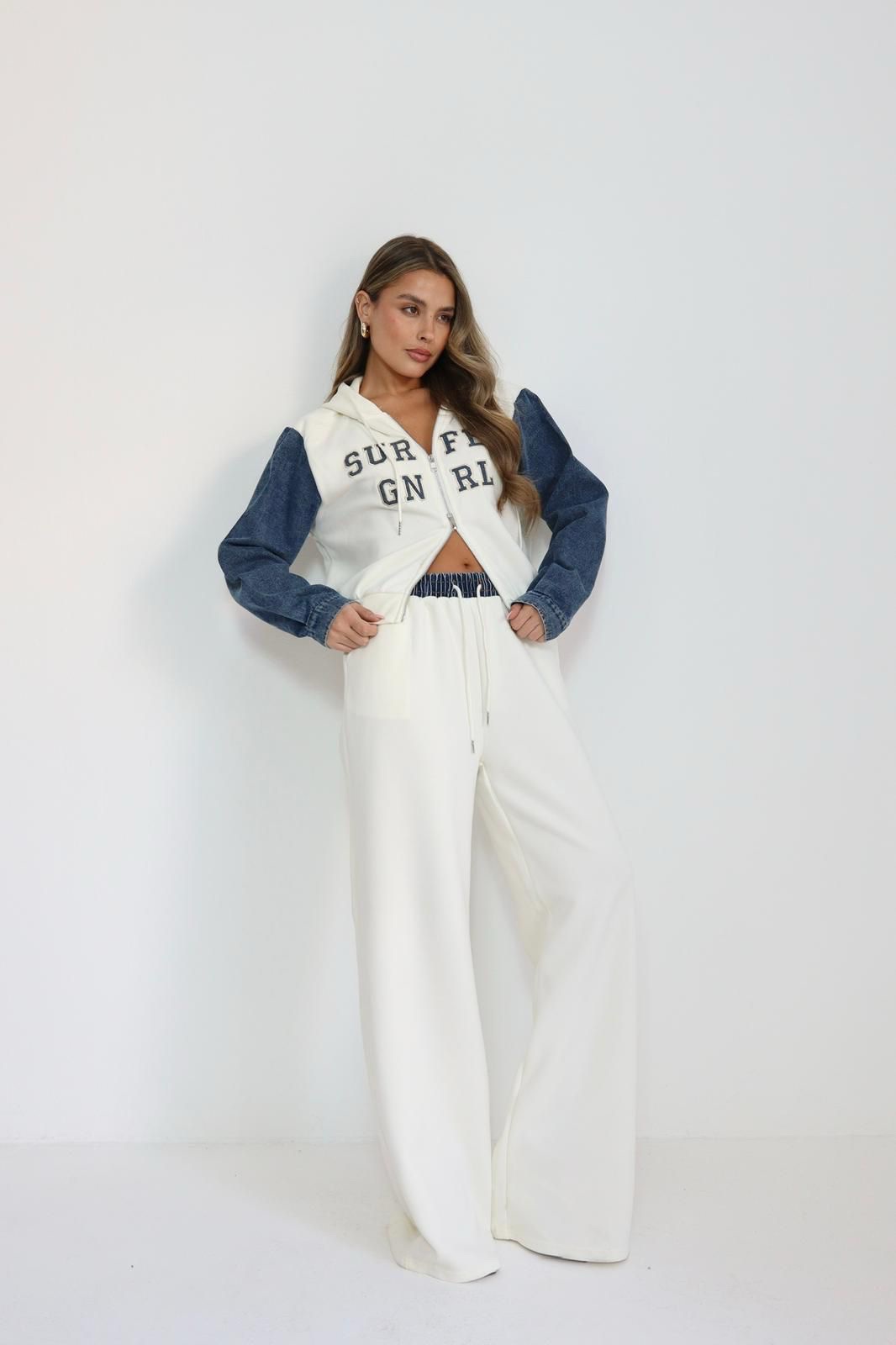 137900de-dd41-41ba-8f2c-5196cfc8382e חליפה שילוב ג׳ינס – תמונה 1