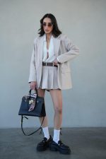 ⁦חליפת צמר חצאית⁩ – תמונה ⁦2⁩