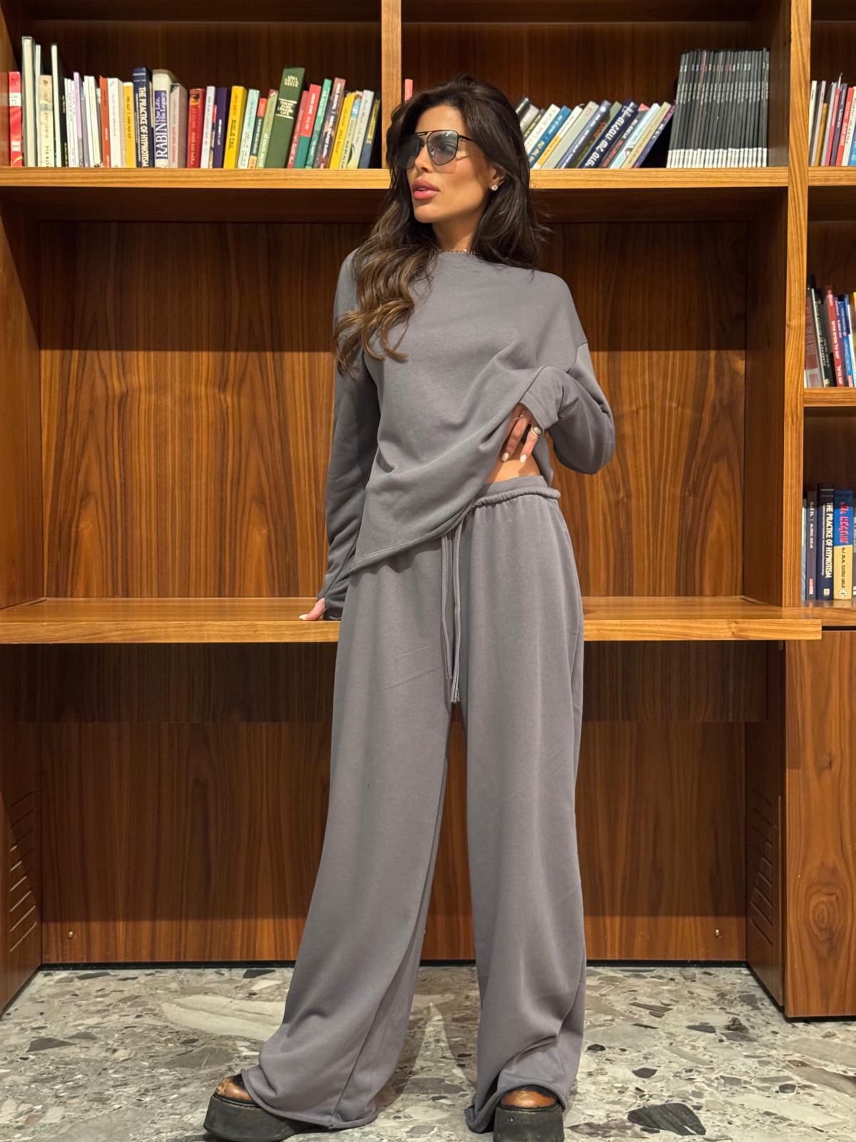 74857779-ec39-4036-b10a-f88210e74d98 חליפת בייסיק – תמונה 1