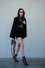 ⁦חליפת בלייזר שורט קטיפה⁩ – תמונה ⁦7⁩