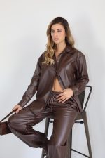 ⁦חליפת דמוי עור⁩ – תמונה ⁦2⁩