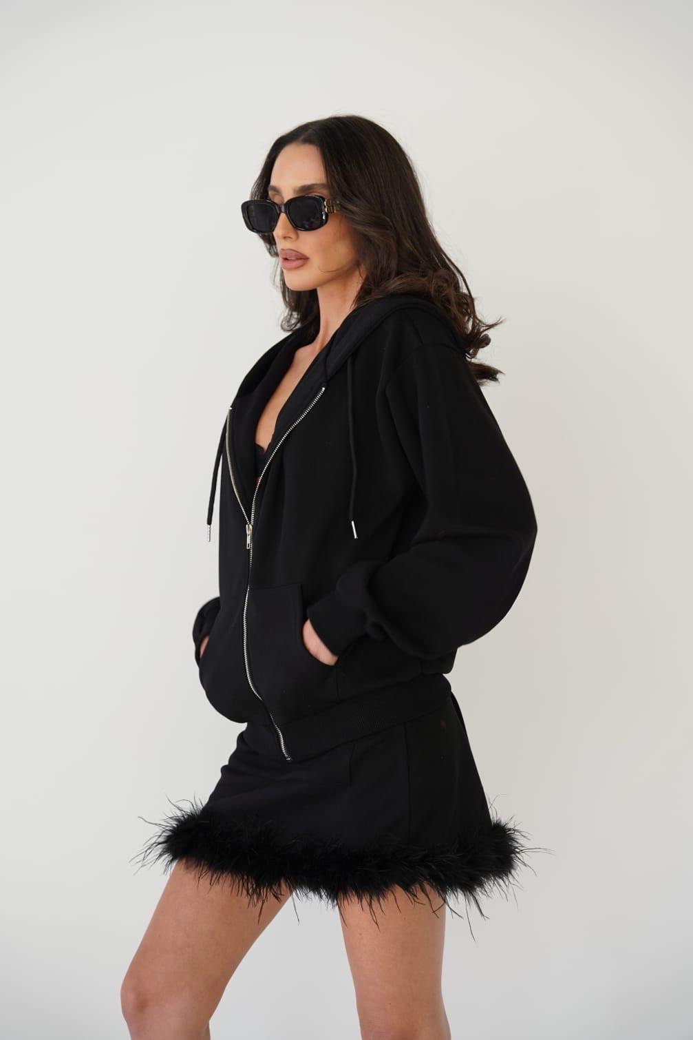 7dfd9e40-823a-4437-965b-76b474bf30d8 חליפת חצאית פס פרווה – תמונה 1