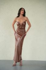 ⁦שמלת עור וי⁩ – תמונה ⁦3⁩