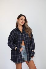 מכופתרת משבצות