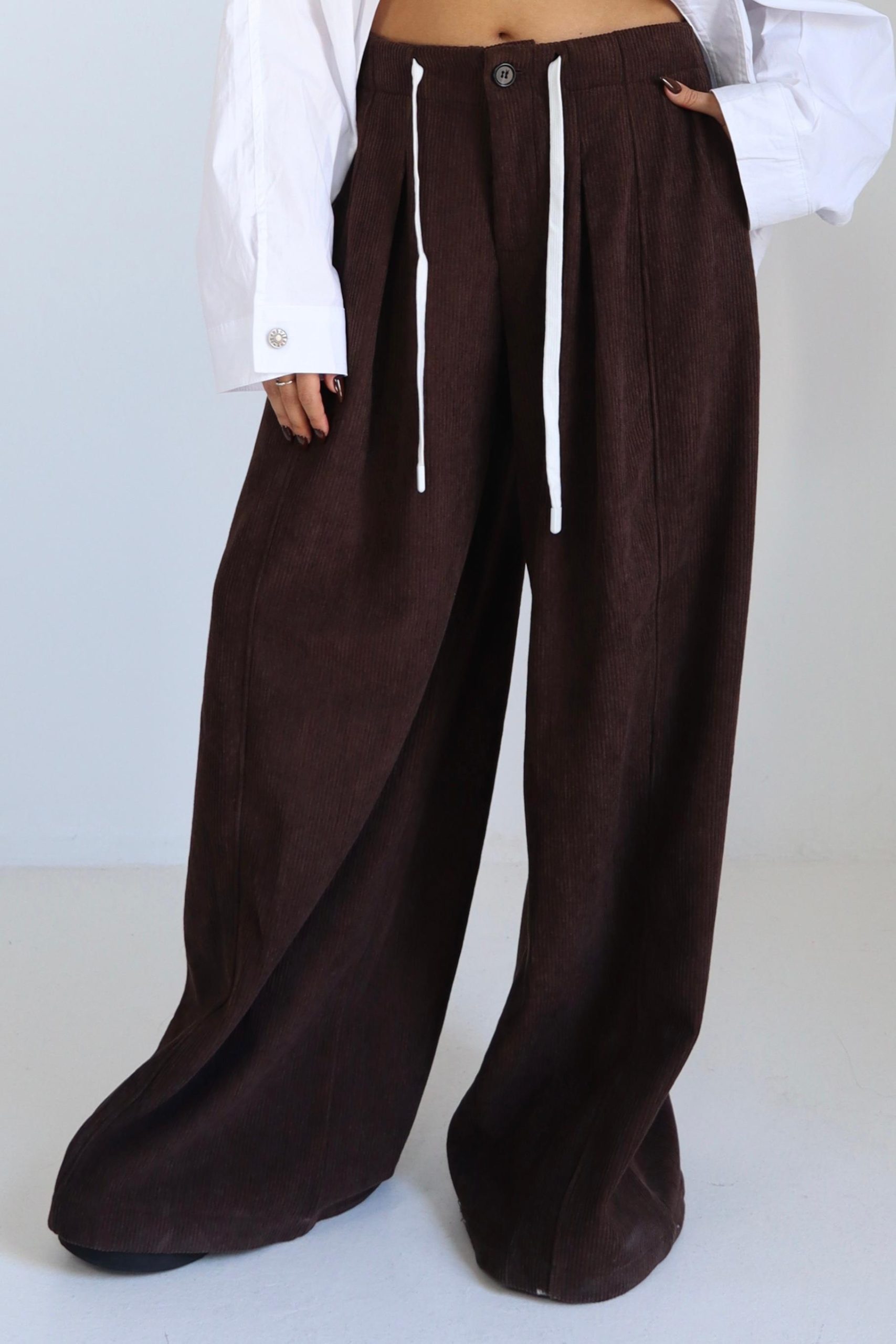 eeafb544-525c-4afb-8ffc-ee94610cb545 מכנס שרוך לבן – תמונה 1