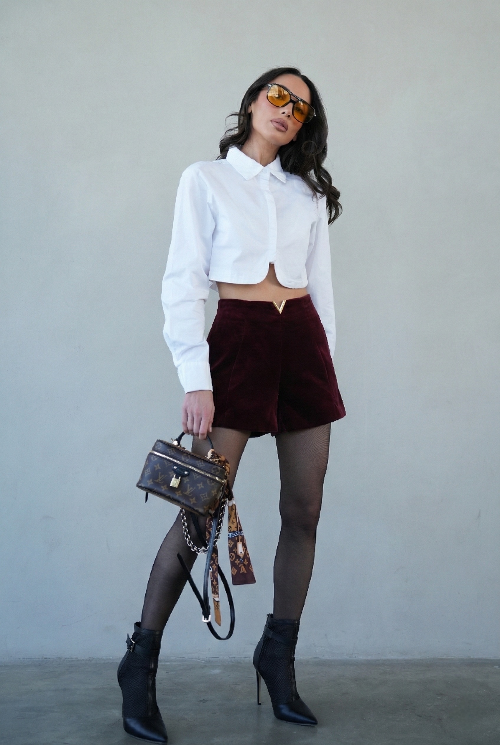 06dbf477-70d7-452d-aeb3-9acb6d314cfc שורט קטיפה v – תמונה 1