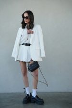 ⁦חליפת בלייזר חצאית⁩ – תמונה ⁦3⁩