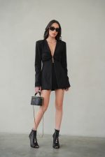 ⁦חליפת חצאית שילוב תחרה⁩ – תמונה ⁦4⁩